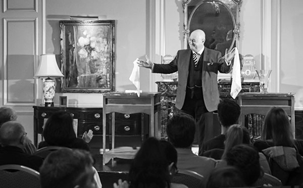 The Gentleman Magician - Bruce Glen - Edinburg Magic Festival